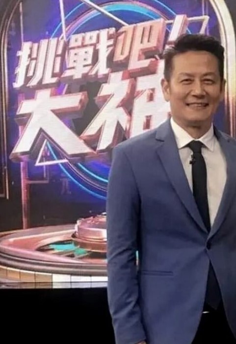 一群男女多人群P淫乱大战名场面大屌埋头深喉轮流骑上来操旁边妹妹观众扛起双腿狠干 - 粉嫩小湿妹